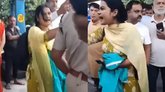 ಟಿಕೆಟ್ ಇಲ್ಲದೆ ಪ್ರಯಾಣಿಸಿದ್ದಲ್ಲದೆ ಟಿಟಿಇಗೆ ಧಮ್ಕಿ ಹಾಕಿದ ಶಿಕ್ಷಕಿ