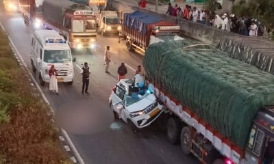 ತುಮಕೂರಿನಲ್ಲಿ ಭೀಕರ ಅಪಘಾತ: ಲಾರಿಗೆ ಕಾರು ಡಿಕ್ಕಿಯಾಗಿ ಮೂವರು ದುರ್ಮರಣ