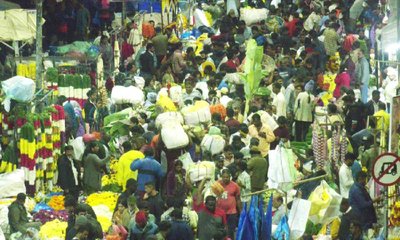 ಬೆಲೆ ಏರಿಕೆಯ ನಡುವೆಯೂ ಯುಗಾದಿ ಸಂಭ್ರಮಕ್ಕೆ ಖರೀದಿ ಜೋರು