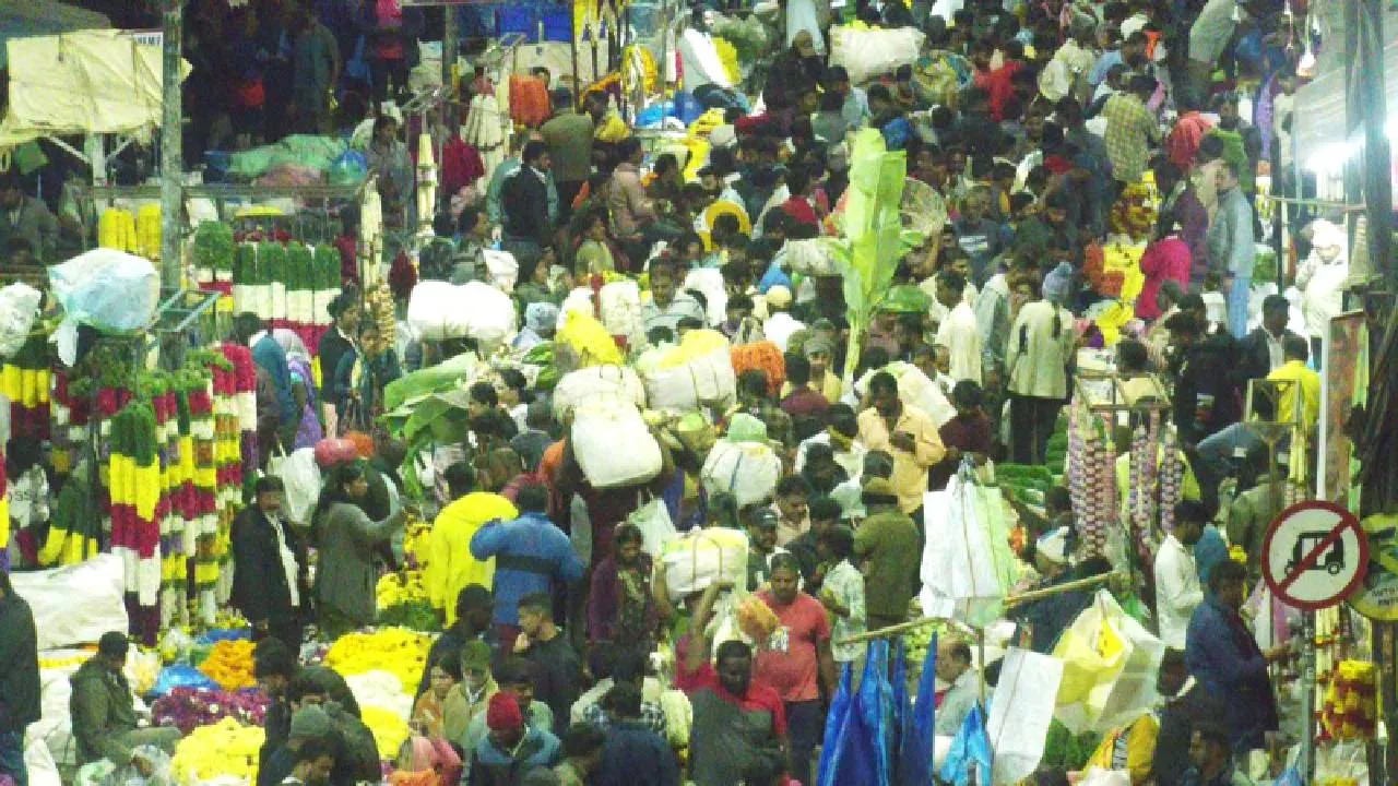 Ugadi Festival: ಬೆಲೆ ಏರಿಕೆಯ ನಡುವೆಯೂ ಯುಗಾದಿ ಸಂಭ್ರಮಕ್ಕೆ ಖರೀದಿ ಜೋರು