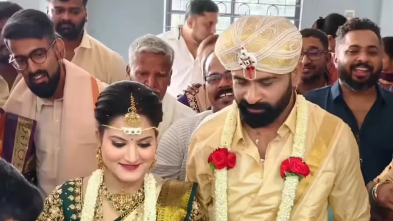 ಧರ್ಮಸ್ಥಳದ ಮಂಜುನಾಥನ ಸನ್ನಿಧಿಯಲ್ಲಿ ಸರಳವಾಗಿ ದಾಂಪತ್ಯ ಜೀವನಕ್ಕೆ ಕಾಲಿಟ್ಟ ʻಉಗ್ರಂʼ ಮಂಜು; ಈ ಮದುವೆಗೆ ಯಾರೆಲ್ಲಾ ಹೋಗಿದ್ರು ನೋಡಿ - Image 1