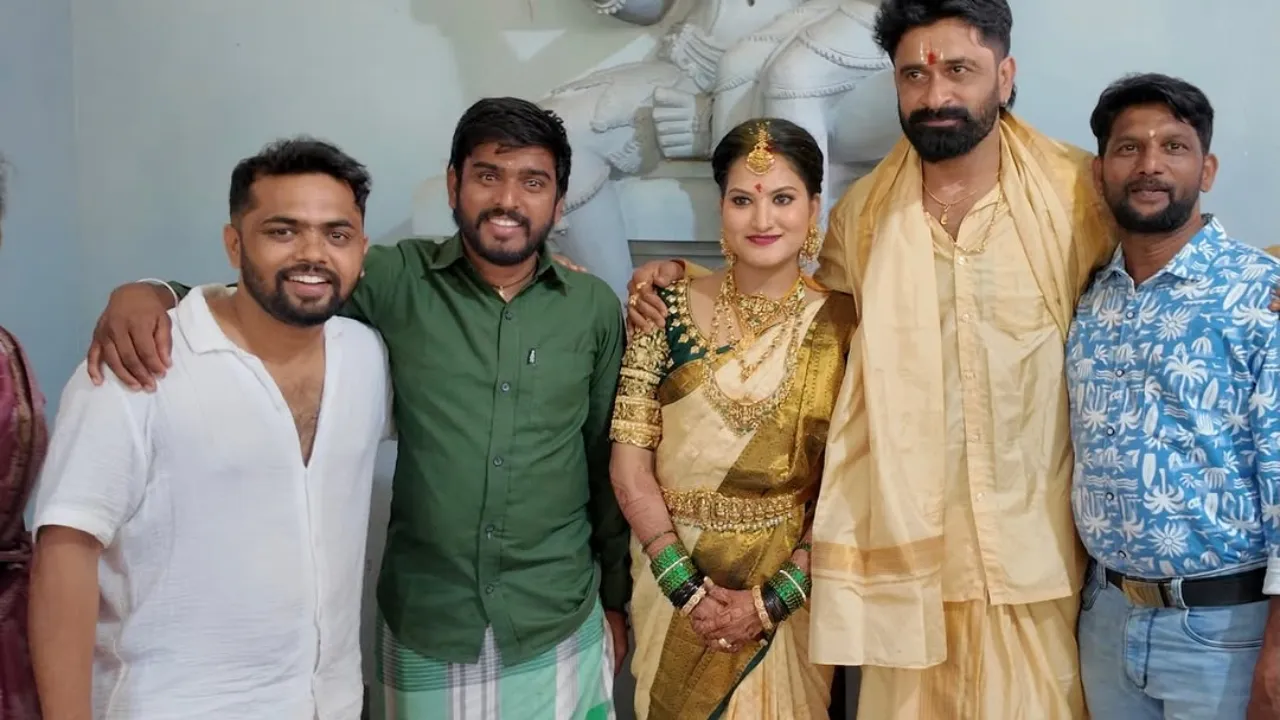 ಧರ್ಮಸ್ಥಳದ ಮಂಜುನಾಥನ ಸನ್ನಿಧಿಯಲ್ಲಿ ಸರಳವಾಗಿ ದಾಂಪತ್ಯ ಜೀವನಕ್ಕೆ ಕಾಲಿಟ್ಟ ʻಉಗ್ರಂʼ ಮಂಜು; ಈ ಮದುವೆಗೆ ಯಾರೆಲ್ಲಾ ಹೋಗಿದ್ರು ನೋಡಿ - Image 5