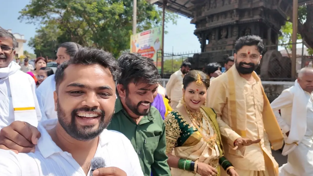 ಧರ್ಮಸ್ಥಳದ ಮಂಜುನಾಥನ ಸನ್ನಿಧಿಯಲ್ಲಿ ಸರಳವಾಗಿ ದಾಂಪತ್ಯ ಜೀವನಕ್ಕೆ ಕಾಲಿಟ್ಟ ʻಉಗ್ರಂʼ ಮಂಜು; ಈ ಮದುವೆಗೆ ಯಾರೆಲ್ಲಾ ಹೋಗಿದ್ರು ನೋಡಿ - Image 7