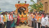 ಸಪ್ತ ಅಶ್ವಗಳ ಬೆಳ್ಳಿ ರಥದಲ್ಲಿ ಅಮ್ಮನವರ ವೈಭವದ ಮೆರವಣಿಗೆ