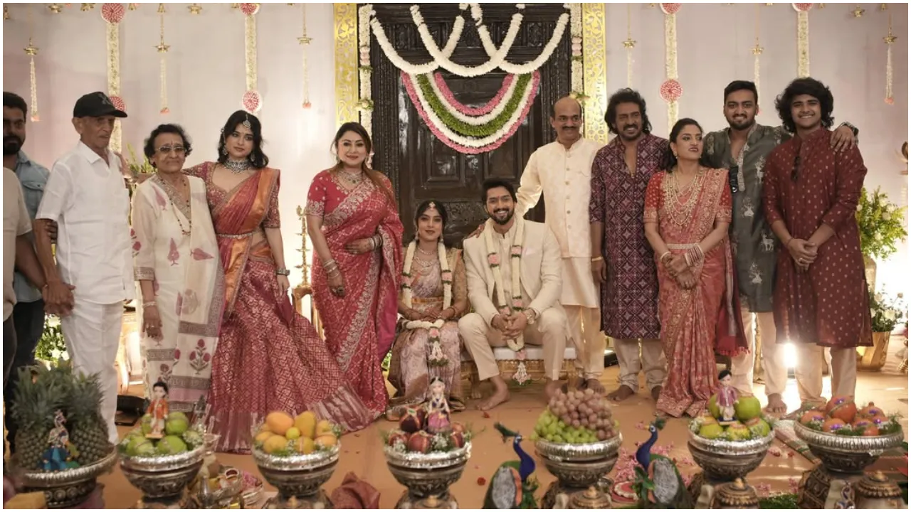 Photos: ಡಾಕ್ಟರ್‌ ಜೊತೆ ದಾಂಪತ್ಯ ಜೀವನಕ್ಕೆ ಕಾಲಿಡಲು ಸಜ್ಜಾದ ನಟ ನಿರಂಜನ್‌ ಸುಧೀಂದ್ರ; ಉಪೇಂದ್ರ ಕುಟುಂಬದಲ್ಲಿ ಮದುವೆ ಸಂಭ್ರಮ - Image 7