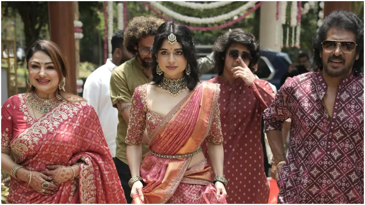 Photos: ಡಾಕ್ಟರ್‌ ಜೊತೆ ದಾಂಪತ್ಯ ಜೀವನಕ್ಕೆ ಕಾಲಿಡಲು ಸಜ್ಜಾದ ನಟ ನಿರಂಜನ್‌ ಸುಧೀಂದ್ರ; ಉಪೇಂದ್ರ ಕುಟುಂಬದಲ್ಲಿ ಮದುವೆ ಸಂಭ್ರಮ - Image 8