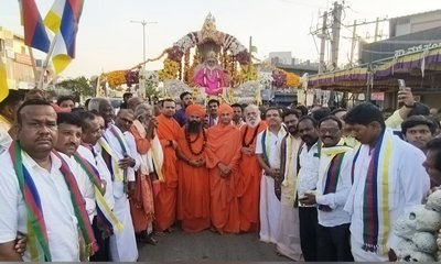 ವಿಜೃಂಭಣೆಯಿಂದ ನಡೆದ ರಂಭಾಪುರಿ ಶ್ರೀಗಳ ಅದ್ಧೂರಿ ಅಡ್ಡ ಪಲ್ಲಕ್ಕಿ ಉತ್ಸವ