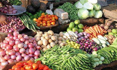 ಗಗನಕ್ಕೇರಿದ ತರಕಾರಿ ಬೆಲೆ, ರಸಂ ಮಾಡ್ತೀವಿ ಸಾಕು ಅಂತಿರೋ ಗ್ರಾಹಕರು!