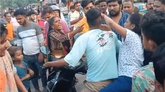 ಮಗ ಮತ್ತು ಆತನ ಪ್ರೇಯಸಿಗೆ ಚಪ್ಪಲಿಯಲ್ಲಿ ಹೊಡೆದ ತಾಯಿ