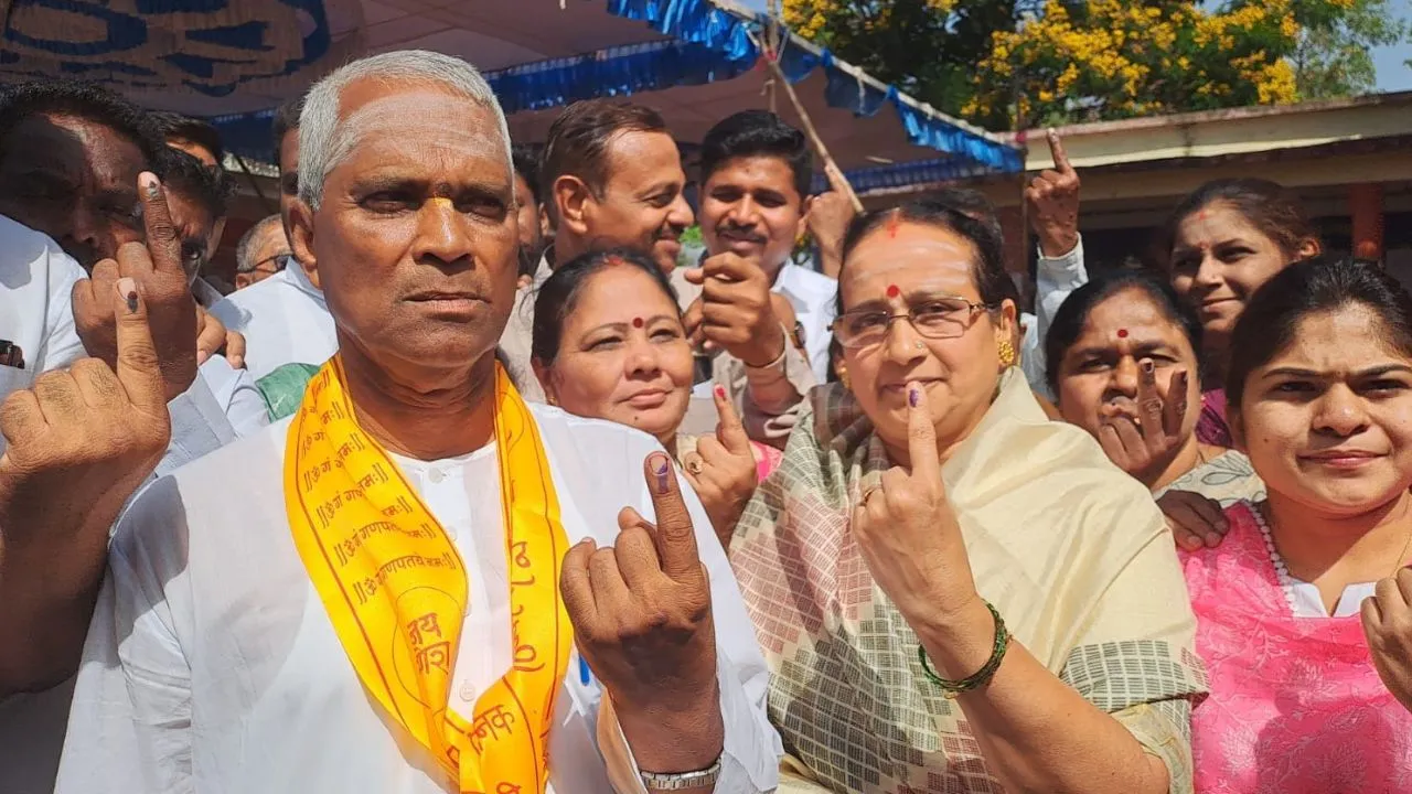 Assembly Elections 2026: ಪಿಣರಾಯಿ ವಿಜಯನ್, ಮೋಹನ್ ಲಾಲ್ ಸೇರಿದಂತೆ ಮತ ಚಲಾಯಿಸಿದ ಹಲವು  ಗಣ್ಯರು - Image 7