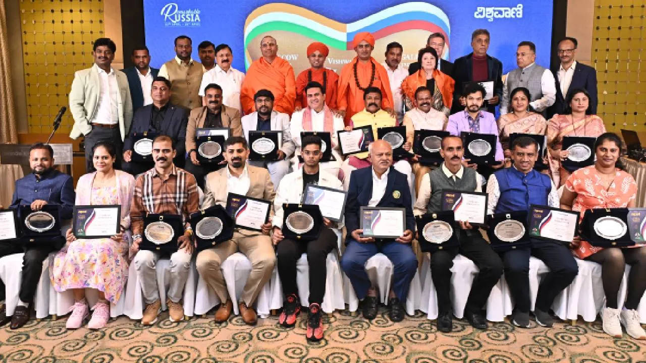 Vishwavani Award: ರಷ್ಯಾದಲ್ಲಿ ಮೊಳಗಿದ ವಿಶ್ವವಾಣಿ ಕಹಳೆ: ಕನ್ನಡ ನಾಡಿನ 21 ಸಾಧಕರಿಗೆ ಮಾಸ್ಕೋದಲ್ಲಿ ಗ್ಲೋಬಲ್ ಅಚೀವರ್ಸ್ ಪ್ರಶಸ್ತಿ ಪ್ರದಾನ