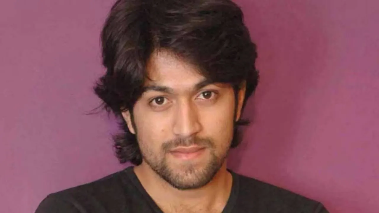 ಸಾಮಾನ್ಯ ವ್ಯಕ್ತಿಯಿಂದ 'ಪ್ಯಾನ್ ವರ್ಲ್ಡ್ ಸ್ಟಾರ್' ವರೆಗಿನ ನಟ ರಾಕಿಂಗ್ ಸ್ಟಾರ್ ಯಶ್ ಸಾಧನೆಯ ಹಾದಿ ಹೇಗಿತ್ತು ಗೊತ್ತಾ? - Image 4