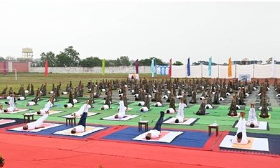 ರಾಜ್ಯಾದ್ಯಂತ ಯೋಗ ದಿನಾಚರಣೆ, ವಿಧಾನಸೌಧದ ಮುಂದೆ ಸಾವಿರಾರು ಮಂದಿಯ ಯೋಗ