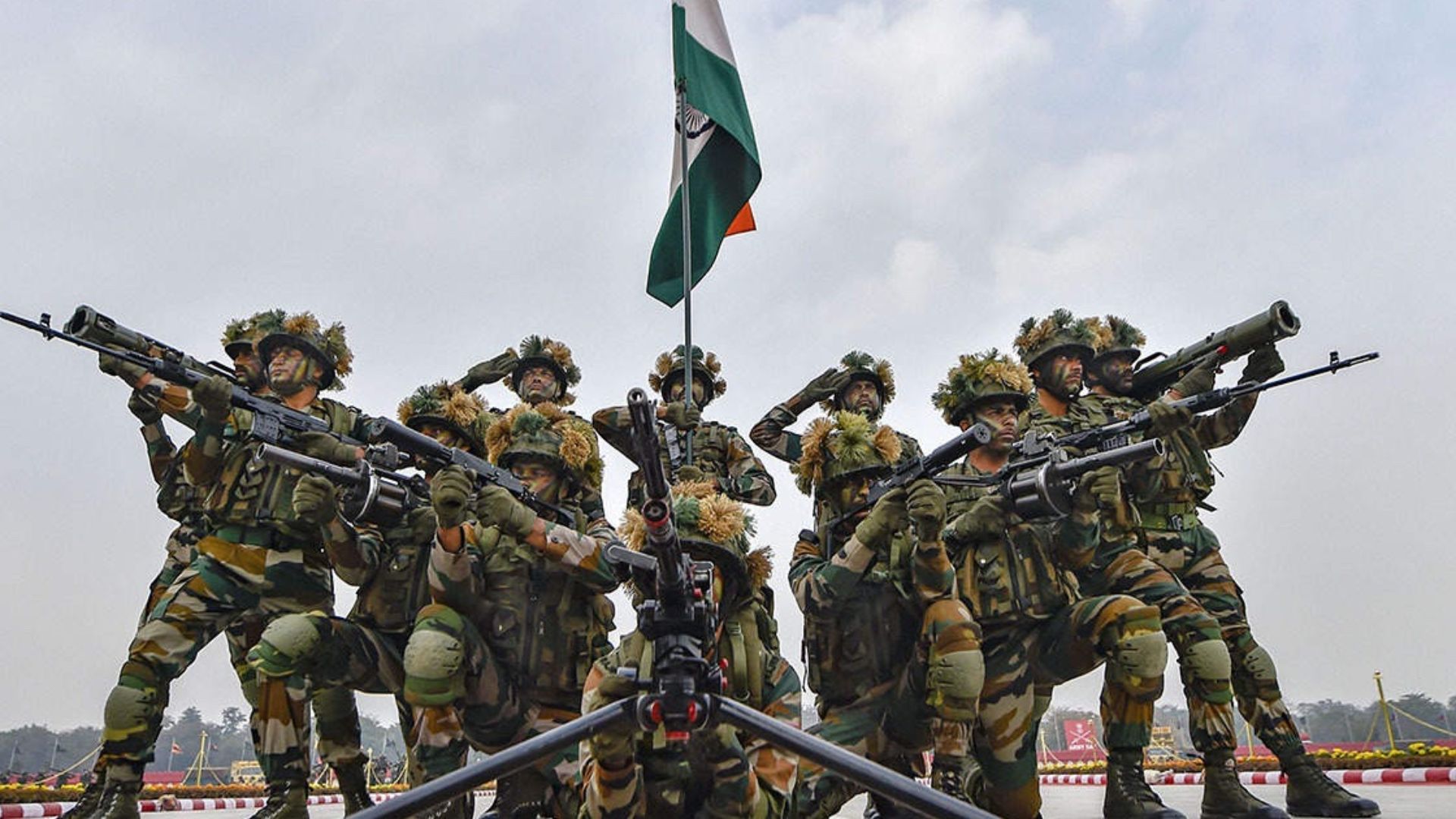 Indian Army: ಭಾರತೀಯ ಸೇನೆ, ನೌಕಾಪಡೆ, ವಾಯುಪಡೆಗಳಲ್ಲಿದೆ ವಿಭಿನ್ನ ಸೆಲ್ಯೂಟ್; ಯಾಕೆ ಗೊತ್ತಾ? - Image 6