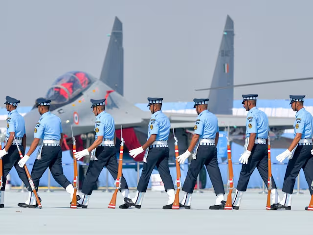 Indian Army: ಭಾರತೀಯ ಸೇನೆ, ನೌಕಾಪಡೆ, ವಾಯುಪಡೆಗಳಲ್ಲಿದೆ ವಿಭಿನ್ನ ಸೆಲ್ಯೂಟ್; ಯಾಕೆ ಗೊತ್ತಾ? - Image 4