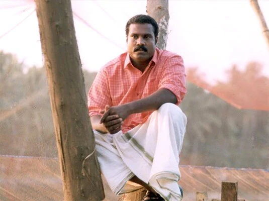Kalabhavan Mani: 250 ಚಿತ್ರಗಳ ಸ್ಟಾರ್, ದಿನಕ್ಕೆ 13 ಬಾಟಲ್ ಮದ್ಯ ಖಾಲಿ ಮಾಡ್ತಿದ್ದ ಈ ನಟನ ದುರಂತ ಅಂತ್ಯ ಹೇಗಿತ್ತು ಗೊತ್ತಾ? - Image 3