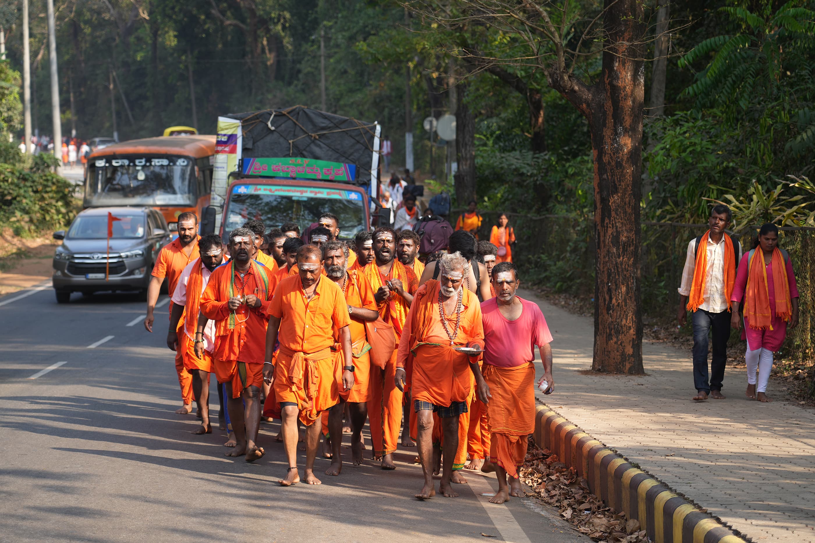 ಮಹಾಶಿವರಾತ್ರಿ ಹಿನ್ನೆಲೆ ಧರ್ಮಸ್ಥಳದತ್ತ ಪಾದಯಾತ್ರಿಗಳ ದಂಡು