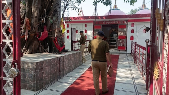 ದೇವಿಗೆ ಕೈ ಮುಗಿದು, ಕಾಣಿಕೆ ಡಬ್ಬಿ ಹೊತ್ತೊಯ್ದ ಕಳ್ಳರು