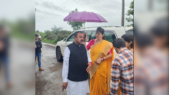 ಅತ್ಯಾಚಾರ ಆರೋಪಿಯ ಜತೆ ಮಹಿಳಾ ಆಯೋಗದ ಅಧ್ಯಕ್ಷೆ; ಫೋಟೊ ವೈರಲ್