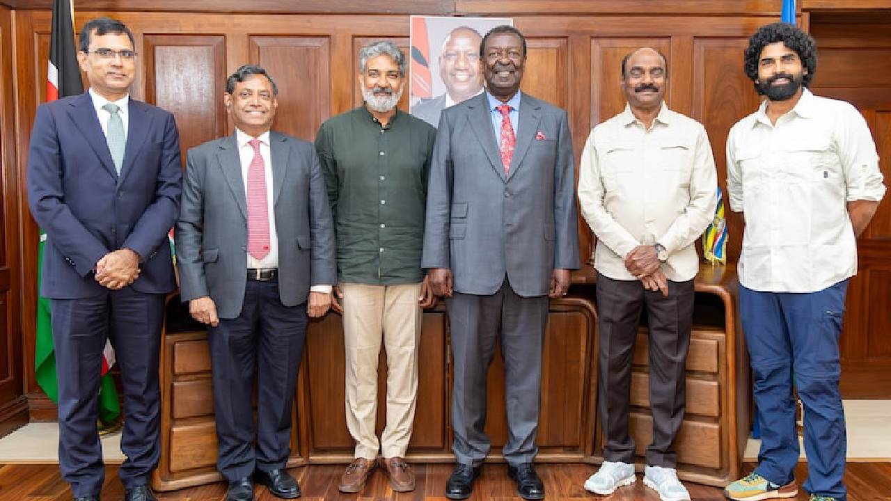 ಬ್ಯುಸಿ ಶೂಟಿಂಗ್ ನಡುವೆಯೇ ಕೀನ್ಯಾ ಸಚಿವರನ್ನು ಭೇಟಿಯಾದ ರಾಜಮೌಳಿ