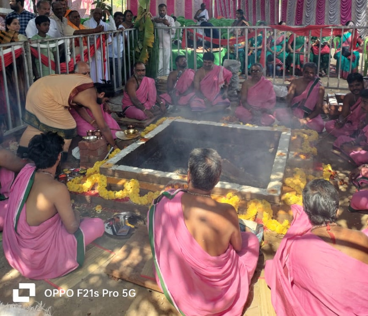 ಶ್ರದ್ಧಾಭಕ್ತಿಯಿಂದ ನಡೆದ ತ್ರಯಂಬಕೇಶ್ವರ ದೇವಾಲಯ ಜೀರ್ಣೋದ್ಧಾರ