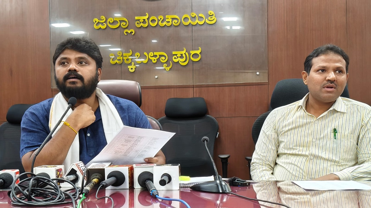 ಅಧಿಕಾರಿಗಳೇ ಬಿ.ಖಾತಾ ಅಭಿಯಾನ ಯಶಸ್ವಿಗೊಳಿಸಿ : ಬಡವರ ಬದುಕಿಗೆ ಆಸರೆಯಾಗಿ