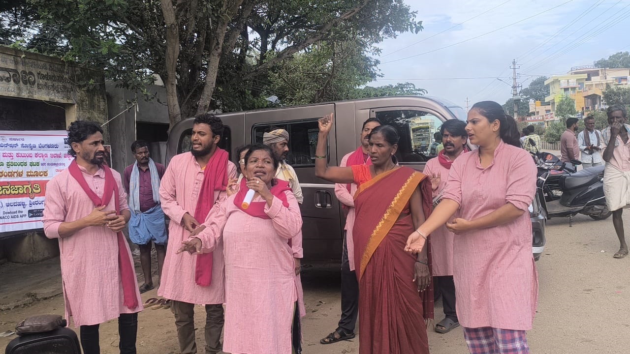 ಎಚ್‌ಐವಿ ಸೋಂಕಿತರನ್ನು ನೋಡುತ್ತಿರುವ ಸಮಾಜದ ಮನೋಸ್ಥಿತಿ ಬದಲಾಗಬೇಕು