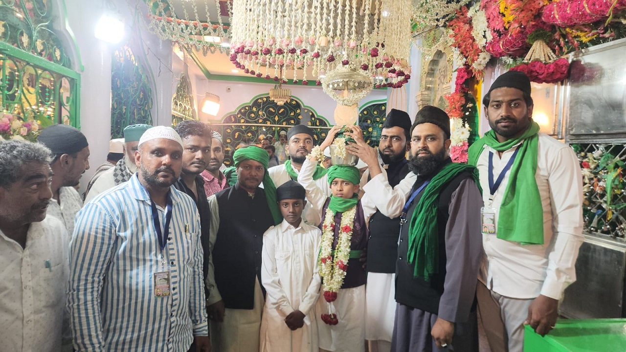 ದರ್ಗಾ ಶರೀಫ್ ಉರುಸ್ ಸಂಧಲ್ ಅದ್ಧೂರಿ ಮೆರವಣಿಗೆ