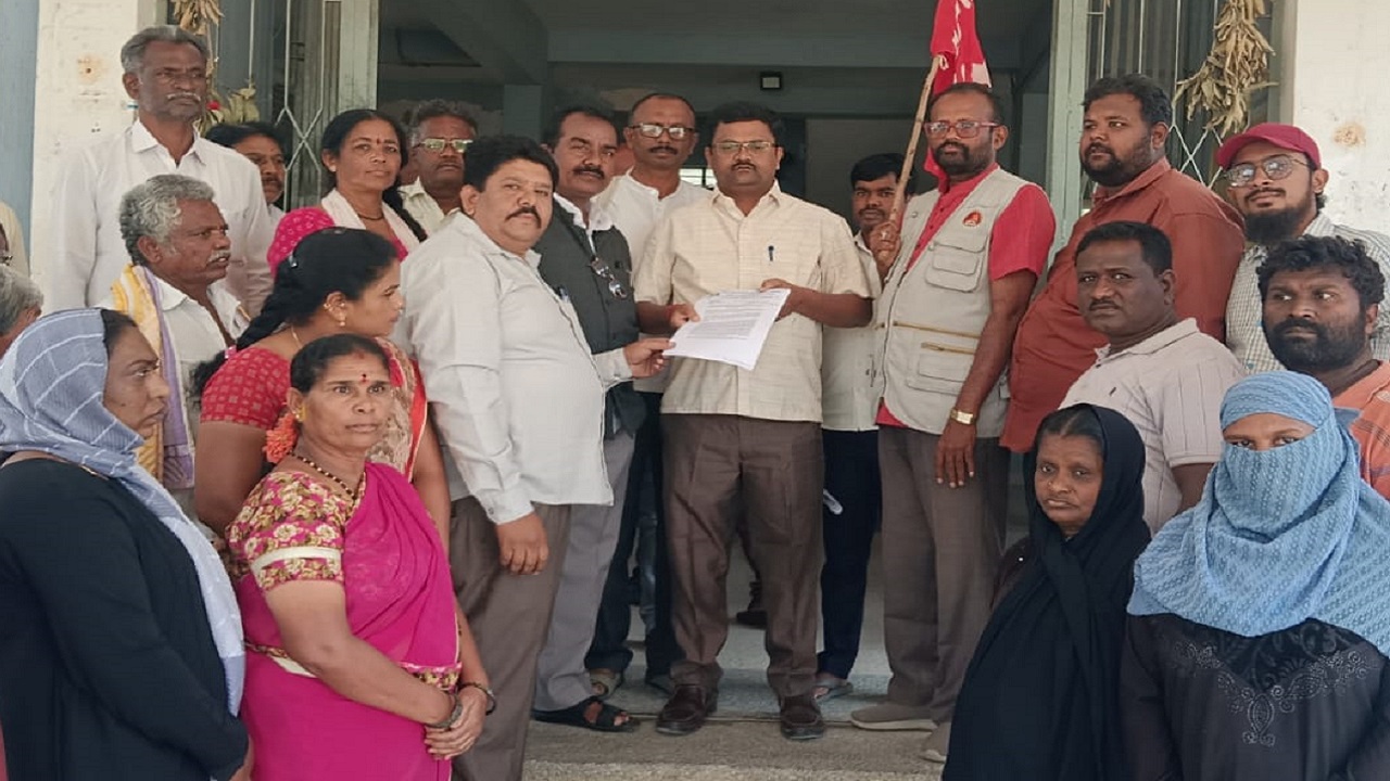 ಡಿ. ೧ ರಿಂದ ಕೇಂದ್ರ ಸಚಿವೆ ಶೋಭಾ ಕರಂದ್ಲಾಜೆ ಮನೆ ಮುಂದೆ ಪ್ರತಿಭಟನೆ