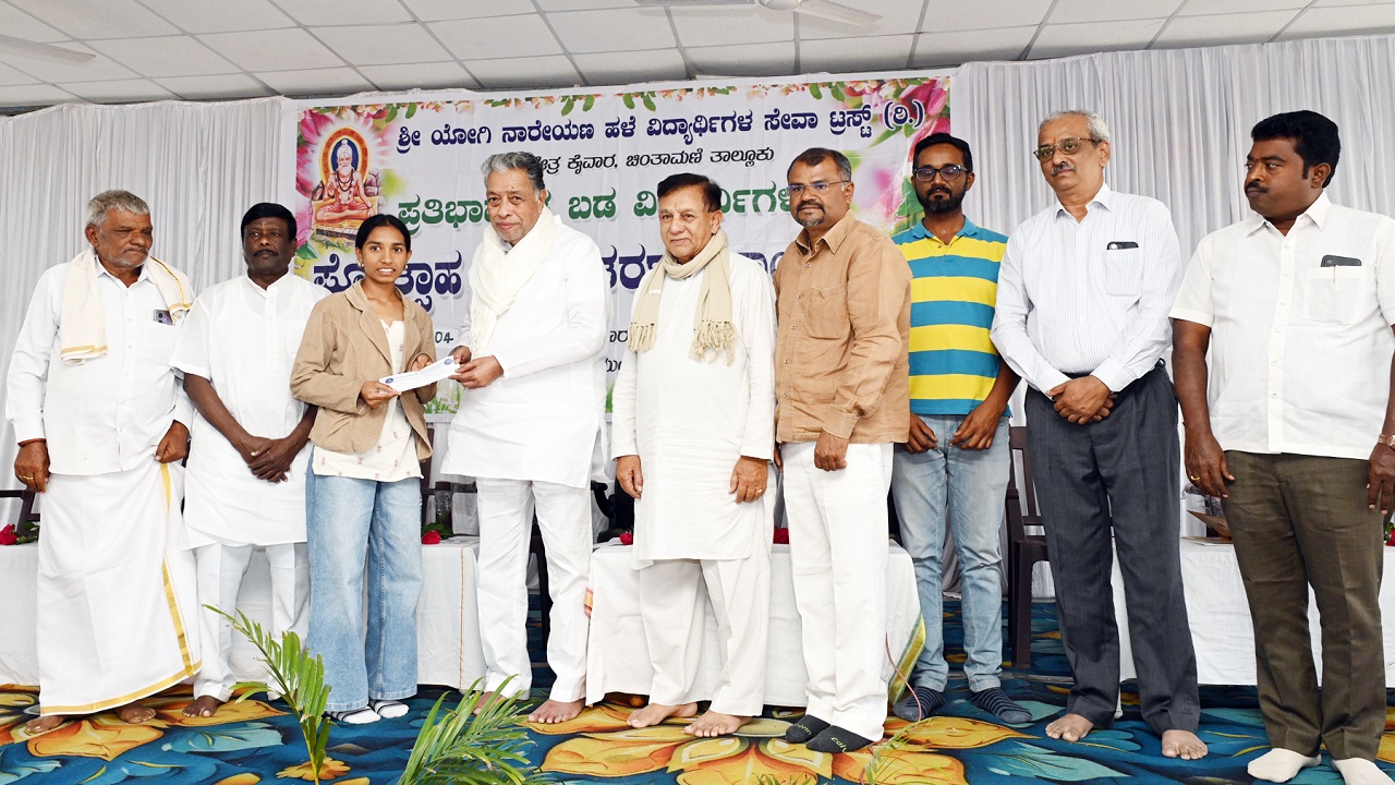 ವಿದ್ಯಾರ್ಥಿಗಳು ಸಂಸ್ಕಾರವಂತರಾಗಿ ಬೆಳೆದರೆ ಅದೇ ಗುರುಕಾಣಿಕೆ