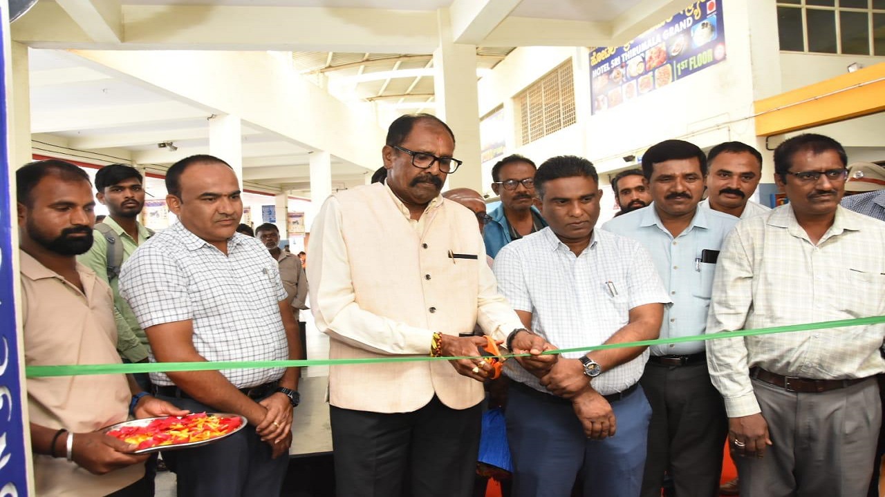Guarantee Scheme: ಜಿಲ್ಲೆಯಲ್ಲಿ ಪಂಚ ಗ್ಯಾರಂಟಿ ಯೋಜನೆಗಳು ಶೇ 100ರಷ್ಟು ಗುರಿ ಸಾಧಿಸಲು ಎಲ್ಲ ಇಲಾಖೆಗಳ ಸಹಕಾರ ಬೇಕು: ಯಲುವಳ್ಳಿ ಎನ್.ರಮೇಶ್