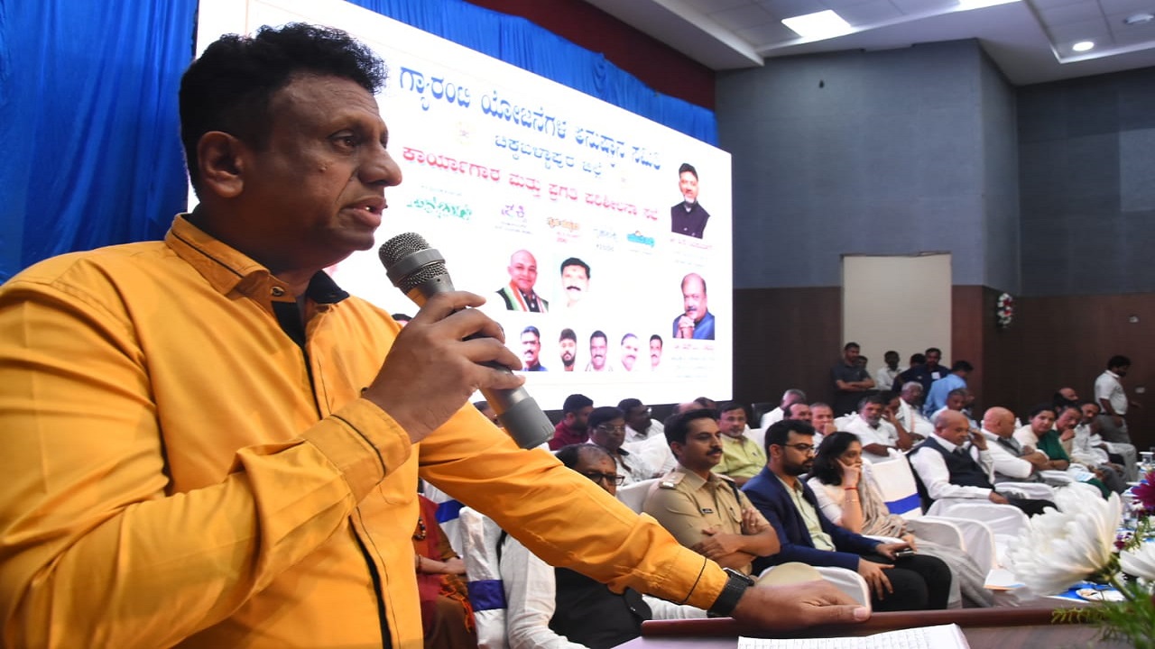 ವಿದ್ಯಾರ್ಥಿಗಳ ಪ್ರತಿಭಟನೆ ಬಗ್ಗೆ ಏನು ಹೇಳಬೇಕೋ ಗೊತ್ತಾಗುತ್ತಿಲ್ಲ