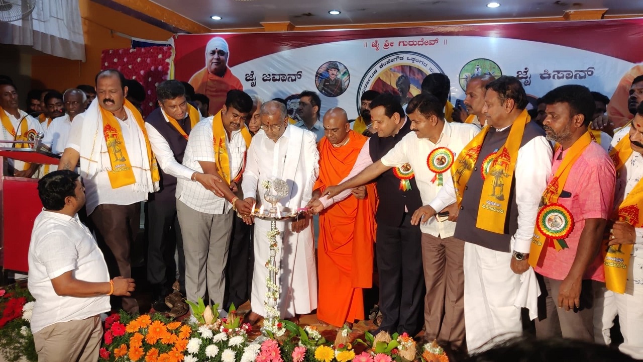 ದೇಶ ವಿದೇಶಗಳು ಬೆಂಗಳೂರಿನತ್ತ ತಿರುಗಿ ನೋಡಲು ಕೆಂಪೇಗೌಡರು ಕಾರಣ : ಶ್ರೀ ಮಂಗಳಾನಂದನಾಥ ಸ್ವಾಮೀಜಿ
