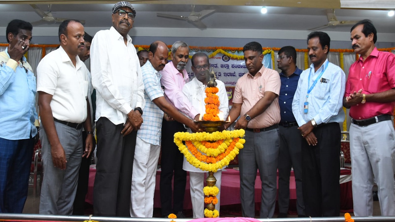 ಭಗೀರಥರ ಪ್ರಯತ್ನದ ಮಾದರಿಯನ್ನು ಜೀವನದಲ್ಲಿ ಎಲ್ಲರೂ ಅಳವಡಿಸಿಕೊಳ್ಳಿ