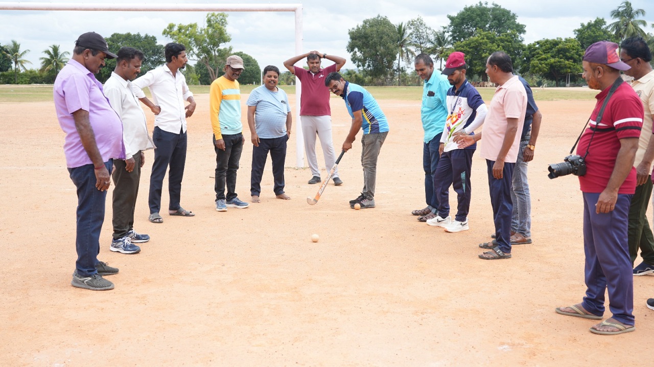 ಒತ್ತಡದ ಬದುಕಿನಿಂದ ಹೊರಬಂದು ಆಟವಾಡಿ ನಲಿದ ಪತ್ರಕರ್ತರು