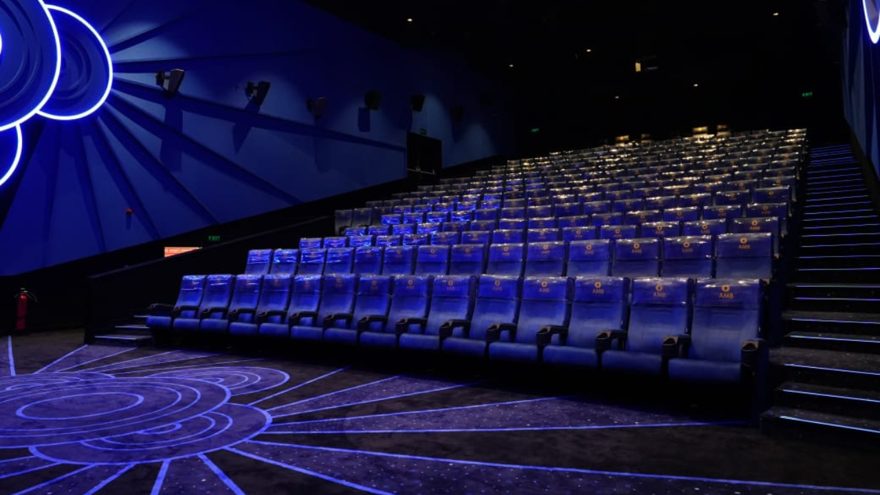 ಬೆಂಗಳೂರಿನ ಕಪಾಲಿ ಟಾಕೀಸ್‌ ಜಾಗದಲ್ಲಿ ತಲೆ ಎತ್ತಿದ ಮಹೇಶ್‌ ಬಾಬು ಒಡೆತನದ AMB ಸಿನಿಮಾಸ್;‌ ಮೊದಲ ದಿನ ಯಾವ ಭಾಷೆಯ ಸಿನಿಮಾಗಳಿಗೆ ಜಾಸ್ತಿ ಶೋ? - Image 5