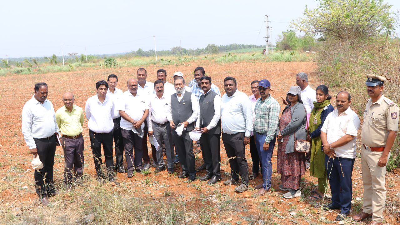 ಮಂಡ್ಯದಲ್ಲಿ ಎಆರ್‌ಎಐ ಪರೀಕ್ಷಾ ಕೇಂದ್ರ; ಅಧಿಕಾರಿಗಳಿಂದ ಜಾಗ ಪರಿಶೀಲನೆ