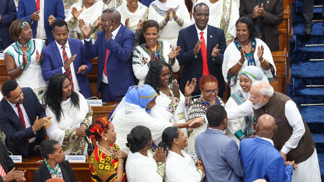 ಸ್ವತಃ ಕಾರು ಡ್ರೈವ್‌ ಮಾಡಿಕೊಂಡು ಮೋದಿಯನ್ನು ವಿಮಾನ ನಿಲ್ದಾಣಕ್ಕೆ ಕರೆದೊಯ್ದ ಇಥಿಯೋಪಿಯಾ ಪ್ರಧಾನಿ ಅಬಿ ಅಹ್ಮದ್ ಅಲಿ - Image 2