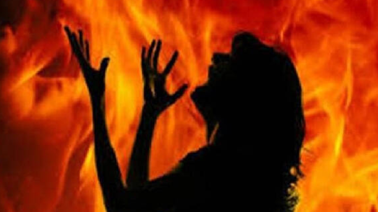 ಮಕ್ಕಳೆದುರೇ ಪತ್ನಿಗೆ ಬೆಂಕಿ ಹಚ್ಚಿ ಕೊಂದ ಪಾಪಿ