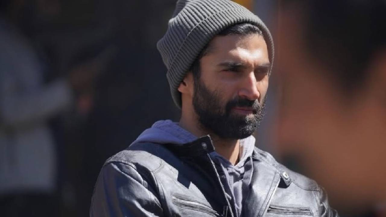 Star Winter Fashion 2025: ವಿಂಟರ್‌ಗೆ ಬದಲಾಗುವ ಆದಿತ್ಯಾ ರಾಯ್ ಕಪೂರ್ ಲೈಫ್‌ಸ್ಟೈಲ್ - Image 1