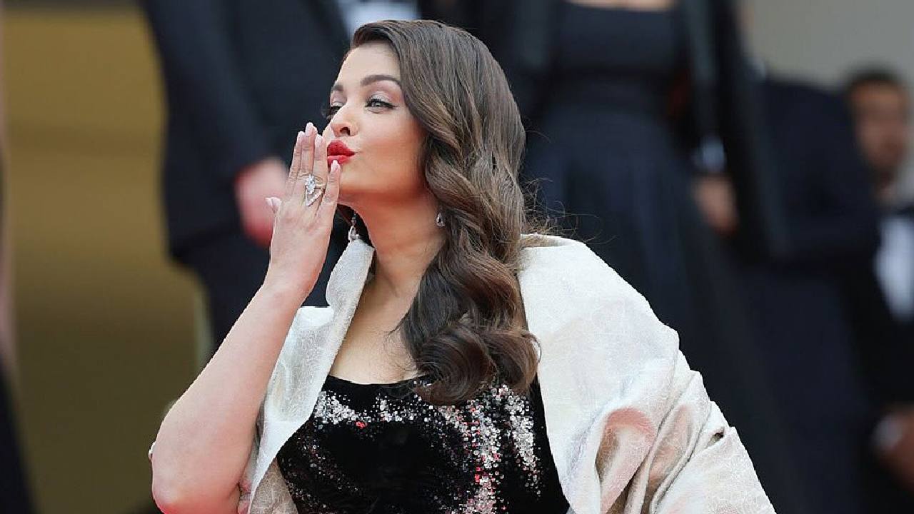 Aishwarya Rai: ಕಾನ್ಸ್ ಫೆಸ್ಟಿವಲ್ನಲ್ಲಿ ಐಶ್ವರ್ಯ ರೈ ಮತ್ತೊಂದು ಲುಕ್ಗೆ ನೆಟ್ಟಿಗರು ಫಿದಾ..! - Image 3