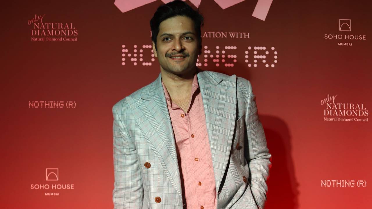 Dirty Magazine’s Event: ಡರ್ಟಿ ಮ್ಯಾಗಜೀನ್ ಇವೆಂಟ್ ಗೆ ಗ್ರ್ಯಾಂಡ್ ಆಗಿ ಎಂಟ್ರಿ ಕೊಟ್ಟ ಬಾಲಿವುಡ್ ಸೆಲೆಬ್ರಿಟಿಗಳು! - Image 5