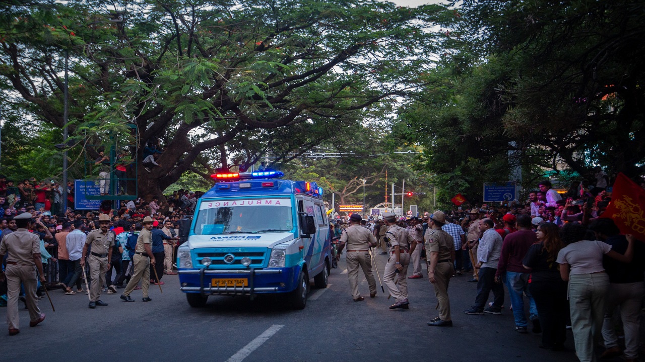 ಸಂಭ್ರಮದಿಂದ ಸಮಾಧಿಯವರೆಗೆ...