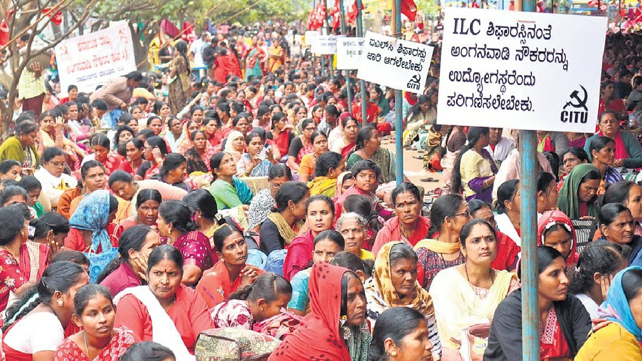 ಅಂಗನವಾಡಿ, ಮಧ್ಯಾಹ್ನದ ಬಿಸಿಯೂಟ ಕಾರ್ಯಕರ್ತೆಯರಿಂದ ಧರಣಿ