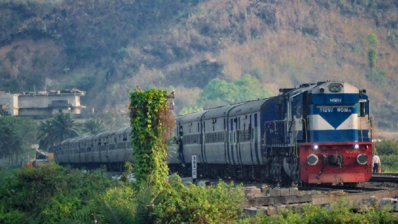 Longest Train Routes In India: ವಿವೇಕ್ ಎಕ್ಸ್ಪ್ರೆಸ್, ಹಿಮಸಾಗರ್ ಎಕ್ಸ್ಪ್ರೆಸ್...ಟಾಪ್ 5 ದೀರ್ಘ ದೂರ ಪಯಣದ ರೈಲುಗಳಿವು - Image 2