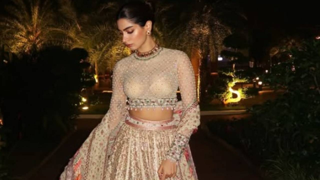 Star Fashion 2025: ಕಲಾತ್ಮಕ ಪಾರದರ್ಶಕ ಲೆಹೆಂಗಾದಲ್ಲಿ ಕಾಣಿಸಿಕೊಂಡ ಖುಷಿ ಕಪೂರ್‌ - Image 3