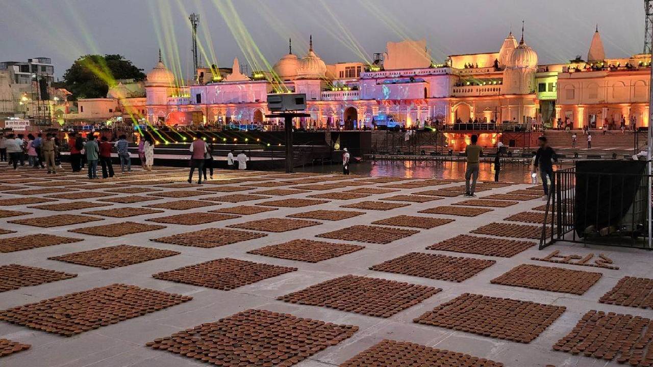 Ayodhya Deepotsav 2025: ಅಯೋಧ್ಯೆಯ ಪವಿತ್ರ ಮಣ್ಣಿನಲ್ಲಿ, ಸರಯೂ ನದಿ ದಡದಲ್ಲಿ ಬೆಳಗಲಿವೆ 26 ಲಕ್ಷ ಹಣತೆಗಳು; ಯೋಗಿ ಸರ್ಕಾರದಿಂದ ಸಕಲ ಸಿದ್ಧತೆ - Image 5