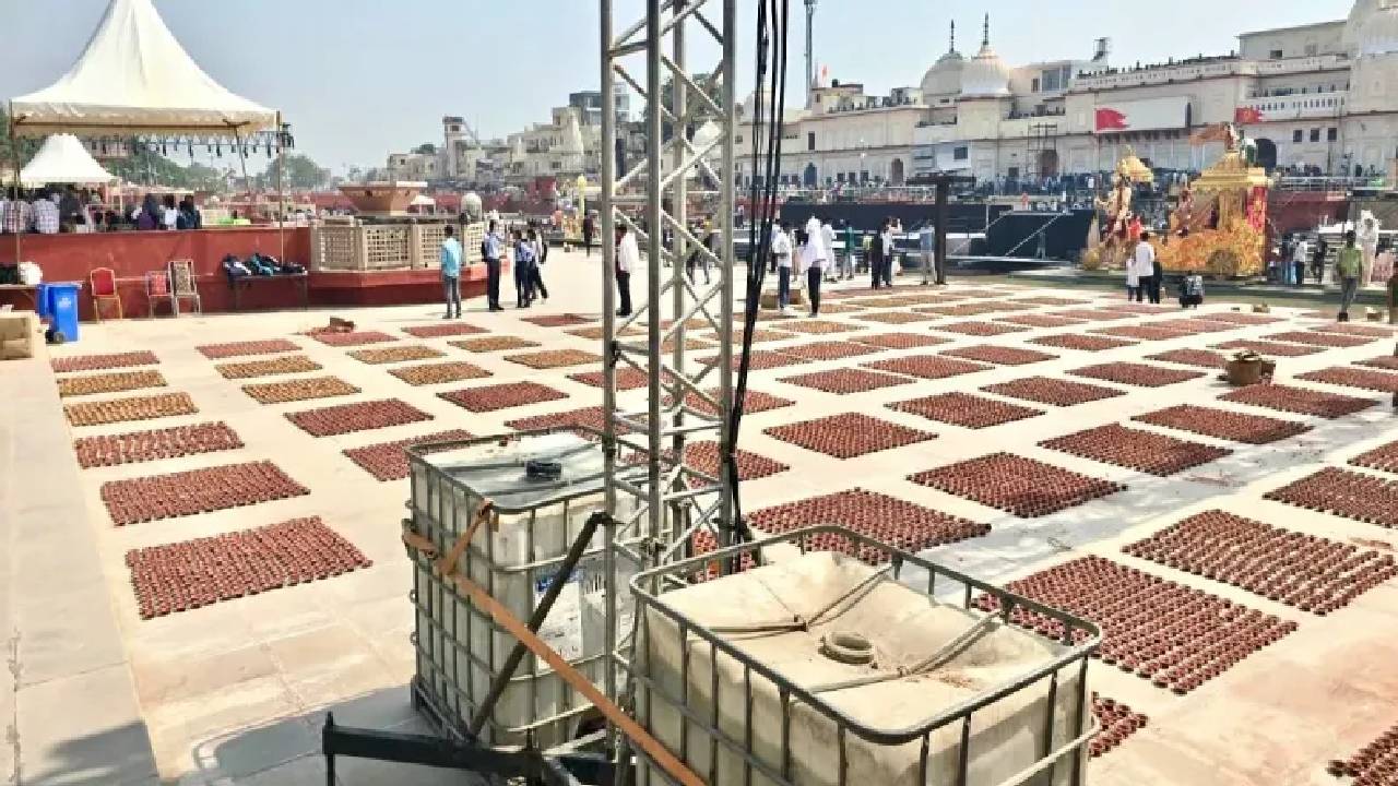 Ayodhya Deepotsav 2025: ಅಯೋಧ್ಯೆಯ ಪವಿತ್ರ ಮಣ್ಣಿನಲ್ಲಿ, ಸರಯೂ ನದಿ ದಡದಲ್ಲಿ ಬೆಳಗಲಿವೆ 26 ಲಕ್ಷ ಹಣತೆಗಳು; ಯೋಗಿ ಸರ್ಕಾರದಿಂದ ಸಕಲ ಸಿದ್ಧತೆ - Image 1