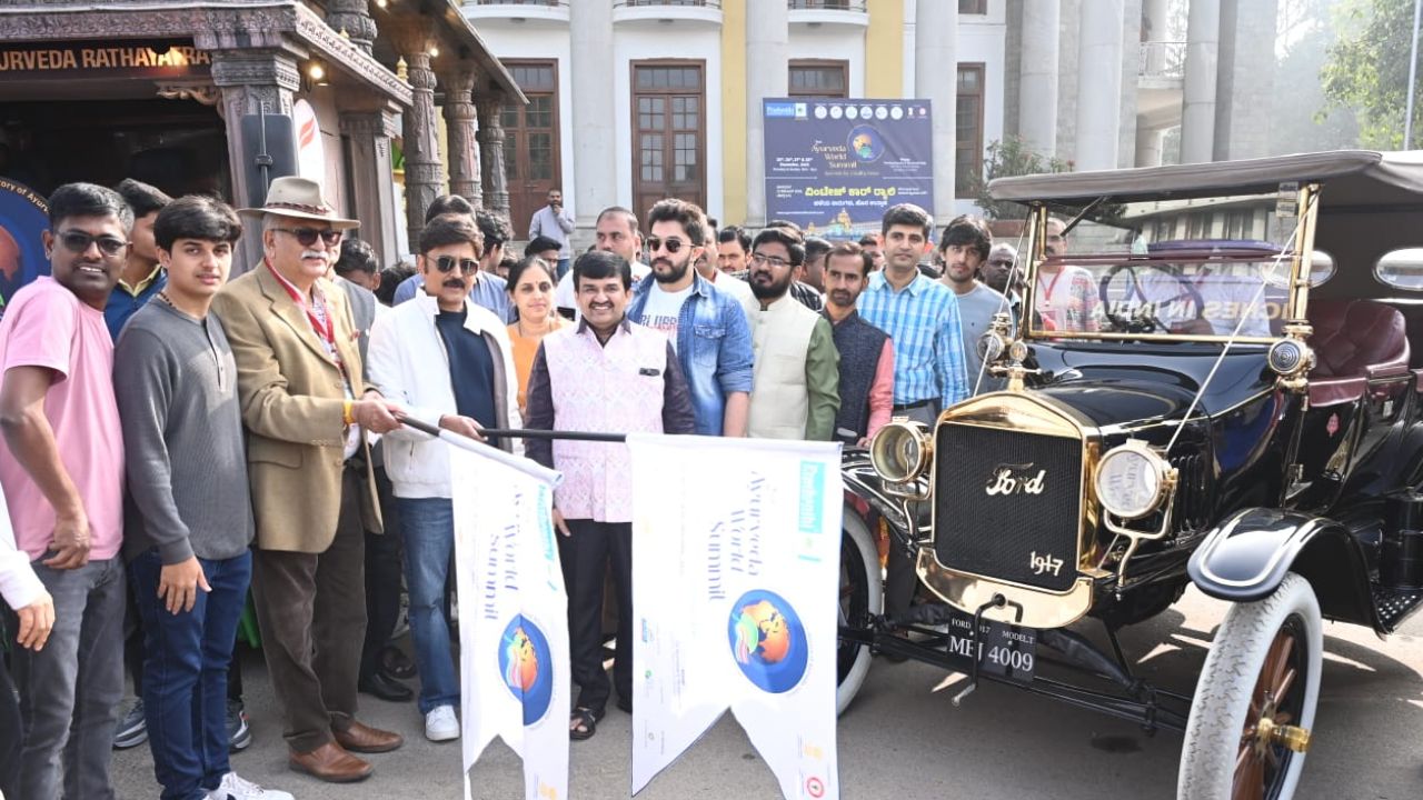 ಬೆಂಗಳೂರಿನಲ್ಲಿ ವಿಂಟೇಜ್‌ ಕಾರ್‌ ರ‍್ಯಾಲಿಗೆ ನಟ ರಮೇಶ್ ಅರವಿಂದ್ ಚಾಲನೆ