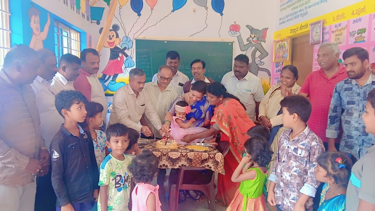 ಅಂಗನವಾಡಿ ಮಕ್ಕಳಿಗೆ ಹಾಲು ಬ್ರೆಡ್ ವಿತರಿಸಿ ಹುಟ್ಟುಹಬ್ಬ ಆಚರಣೆ